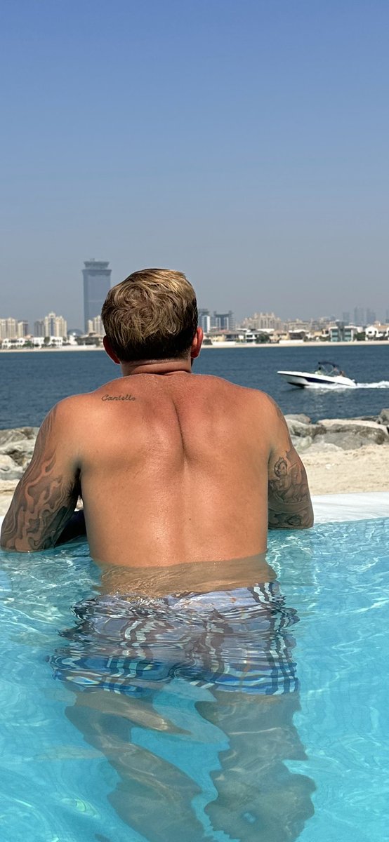 2 and half months in the desert , life is good🇦🇪