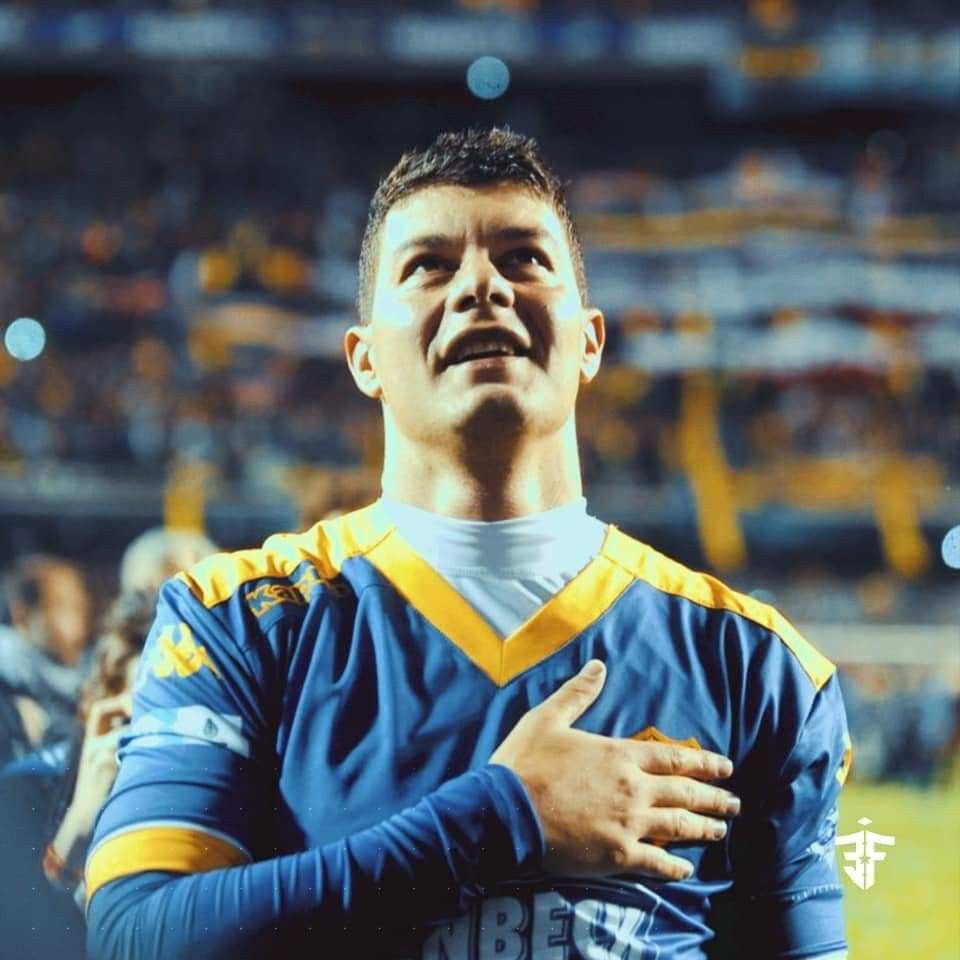 PadreBostero's tweet photo. Feliz cumpleaños al que salió de las inferiores de Boca y se convirtió en el más ganador de la historia. Nunca olviden que este tipo tiene las mismas Libertadores e intercontinentales que las gallinas, con la diferencia que él no se fue a la B. Te amamos Seba. https://t.co/AZAqid6SJh
