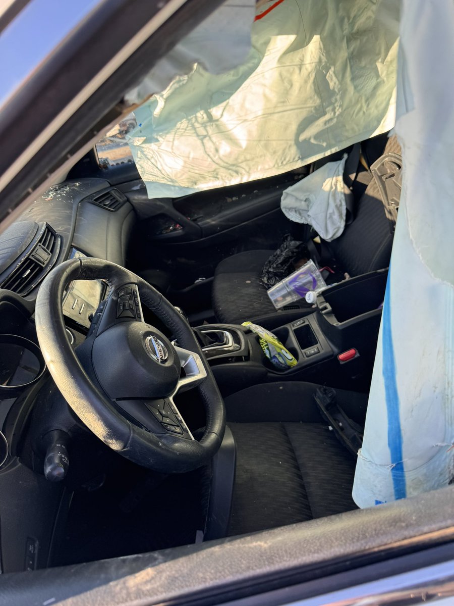 CcRaww's tweet photo. @Nissan you’re lucky we are alive. Front airbags didn’t deploy…. What’s up with that? https://t.co/xMZo1rUuX9