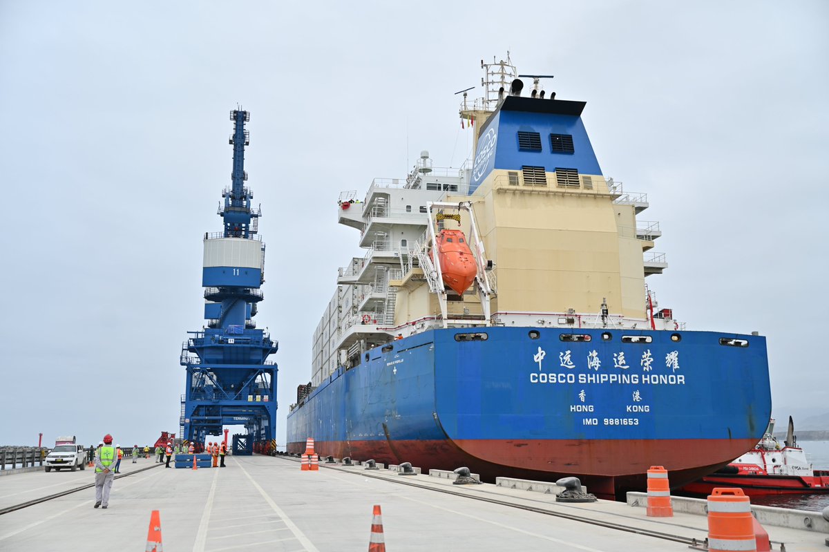 SUNATOficial's tweet photo. 🚢 #SunatInforma | Primera embarcación que arribó al #MegapuertoDeChancay ya realizó trámites aduaneros ante la Intendencia de Aduana de Chancay.
La nave, procedente del puerto Taicang, China, trae equipos que serán utilizados por vehículos automatizados que operan en el puerto. https://t.co/rQTG9Ueejl