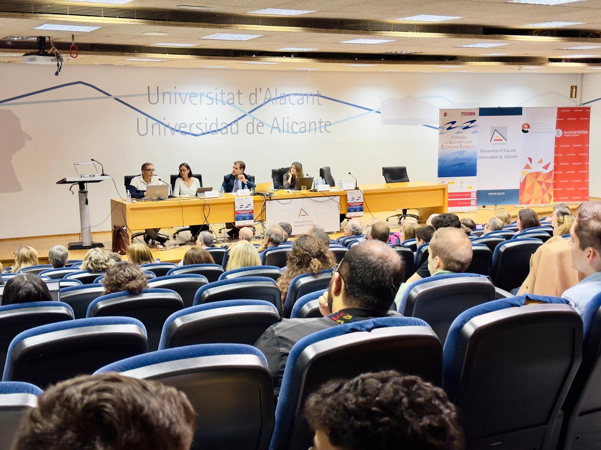ALDE (@aldeconomia) on Twitter photo Inquietantes reflexiones sobre los desafios de la IA, de geopolitica y del cambio climático en las XXXIX Jornadas sobre Economía Española, <a href="/UA_Universidad/">Universidad de Alicante UA</a>, con <a href="/fedepablo/">Federico Pablo-Martí</a> de <a href="/UAHes/">Universidad Alcalá</a>, <a href="/_ignaciomolina/">Ignacio Molina</a> de <a href="/rielcano/">Real Instituto Elcano</a>, <a href="/Martasvm/">Marta Suárez-Varela</a> del <a href="/BancoDeEspana/">Banco de España</a>, y Estefania Mourelle de <a href="/UDC_gal/">Universidade da Coruña</a>. Inquietantes reflexiones sobre los desafios de la IA, de geopolitica y del cambio climático en las XXXIX Jornadas sobre Economía Española, <a href="/UA_Universidad/">Universidad de Alicante UA</a>, con <a href="/fedepablo/">Federico Pablo-Martí</a> de <a href="/UAHes/">Universidad Alcalá</a>, <a href="/_ignaciomolina/">Ignacio Molina</a> de <a href="/rielcano/">Real Instituto Elcano</a>, <a href="/Martasvm/">Marta Suárez-Varela</a> del <a href="/BancoDeEspana/">Banco de España</a>, y Estefania Mourelle de <a href="/UDC_gal/">Universidade da Coruña</a>.