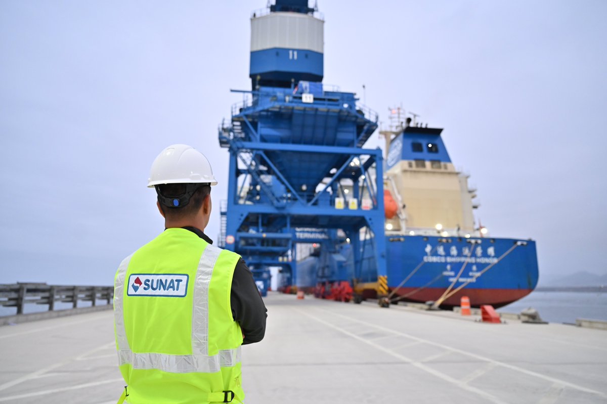 SUNATOficial's tweet photo. 🚢 #SunatInforma | Primera embarcación que arribó al #MegapuertoDeChancay ya realizó trámites aduaneros ante la Intendencia de Aduana de Chancay.
La nave, procedente del puerto Taicang, China, trae equipos que serán utilizados por vehículos automatizados que operan en el puerto. https://t.co/rQTG9Ueejl