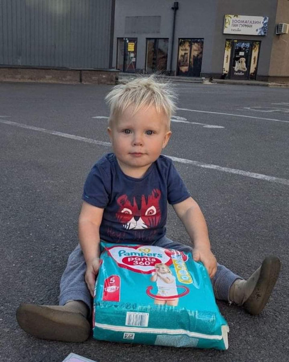 NijhuisClaretta's tweet photo. 💔This is a little Adamchyk from Zaporizhzhia and he will never grow up because yesterday he was killed by a ruZZian Fab air bomb along with his mother and grandmother https://t.co/6yMBzFcChE