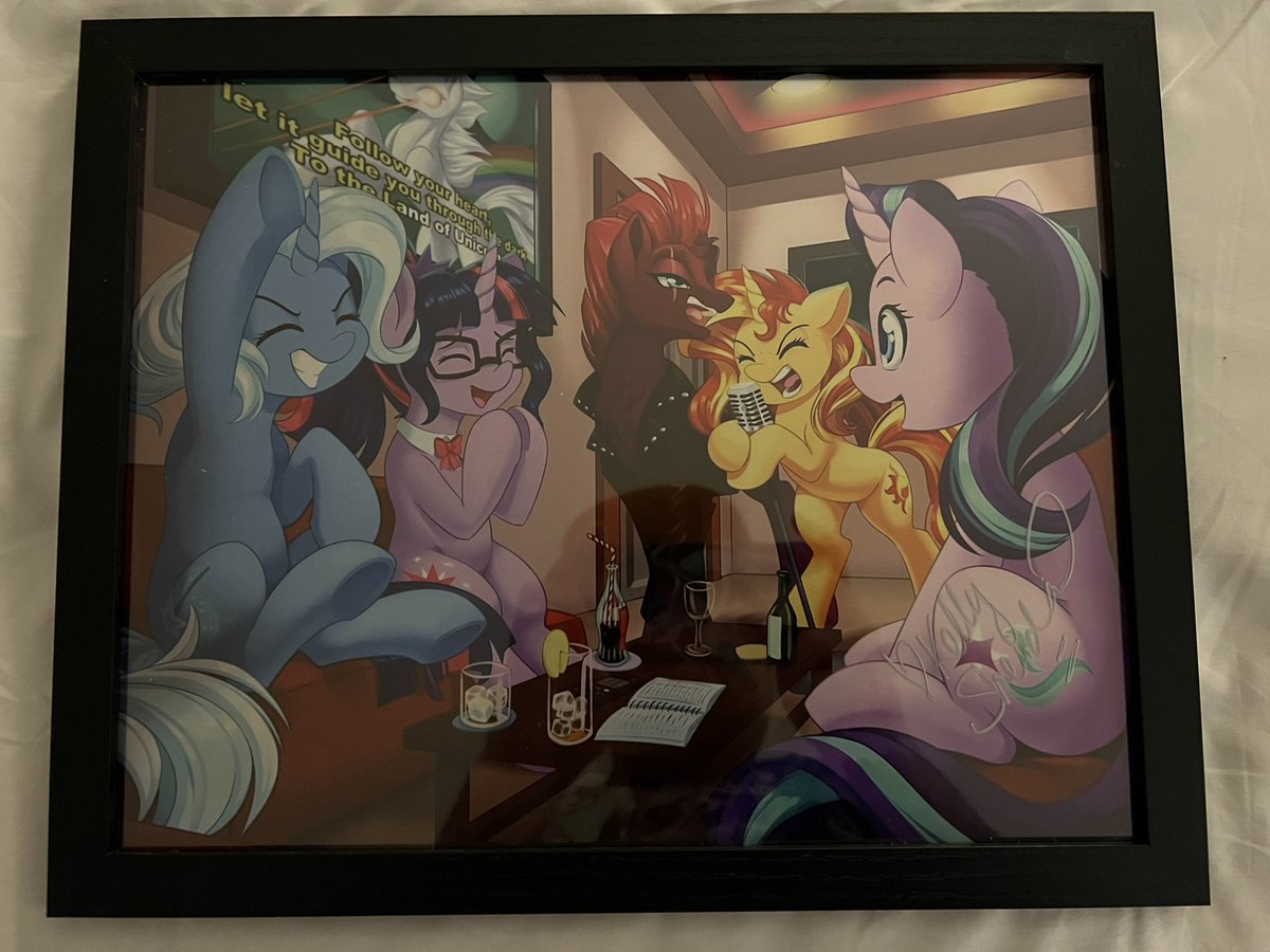 TaylorBMcardle's tweet photo. During the charity auction @PonyCiderfest, I was auctioning off this beautiful artwork with @KSheridanVoice signature on it. @Railershy won it and I was shocked that he was giving it to me. Thank you friend youβre one of a kind ππ #PVCF24 https://t.co/2bXEkUcrXA