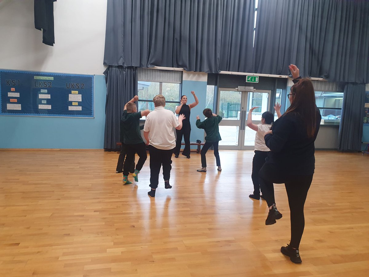Bridgeview_Hull's tweet photo. #Tyneclass took part in learning a Hindu style dance to learn about and celebrate #Diwali. One pupil said “the turtle is my favourite pose (hastas)”. https://t.co/apTWPeCIFU