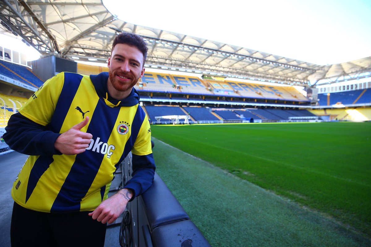 FBBasketbol's tweet photo. Onuralp Bitim: “Fenerbahçe benim hayatımdaki ilk aşkımdı” 💛💙
@OnuralpBitim 

#YellowLegacy https://t.co/srDc0Hmfjk