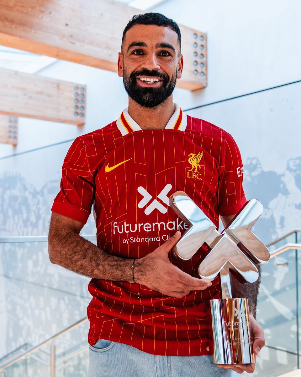 LFC's tweet photo. Salah’s second of the season 🏆

Your @StanChart Player of the Month winner for October 🇪🇬👑 #Ad https://t.co/84WiK0GyHs