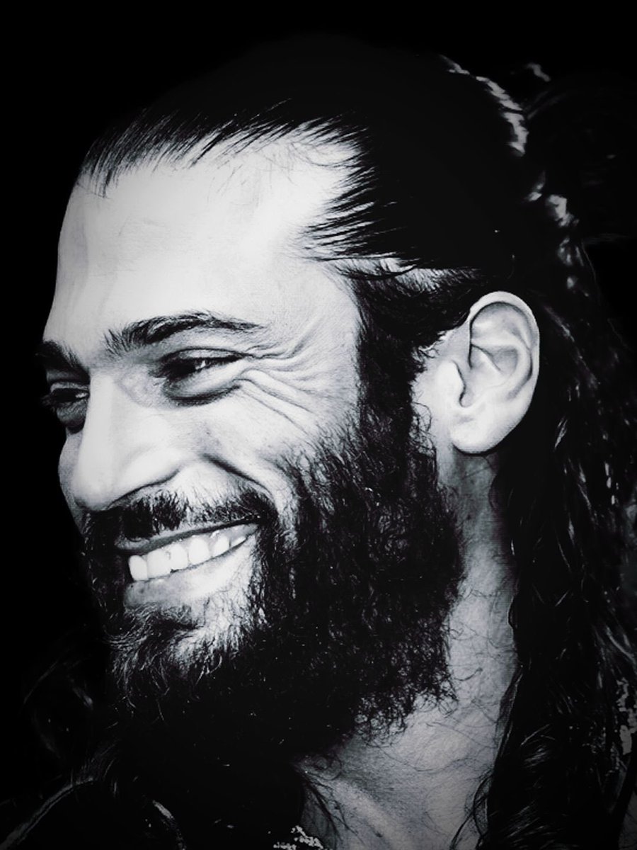 Have a wonderful time with your lovely ones #CanYaman 🥂

#HappyBirthday35CanYaman