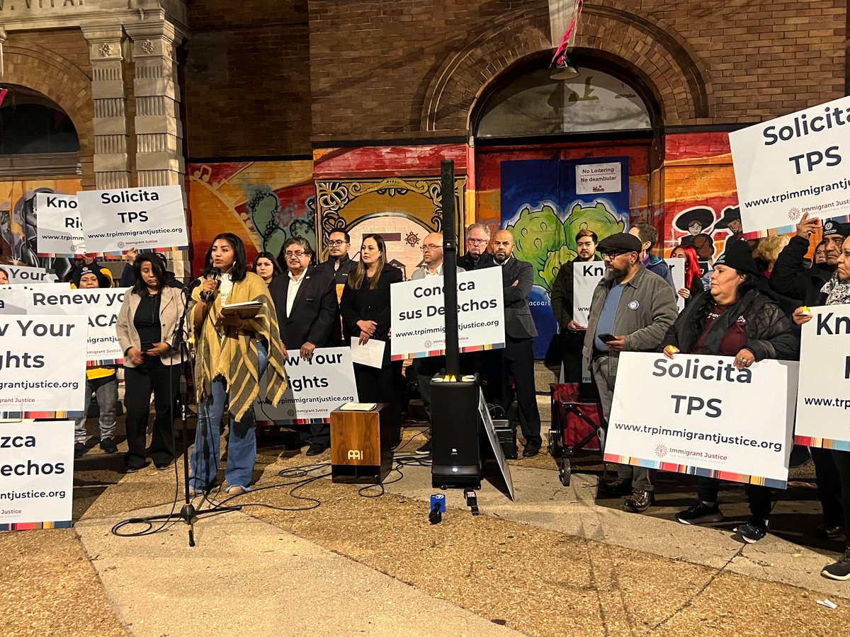 ChicagoCIRR's tweet photo. Yesterday, The Committee on Immigrant and Refugee Rights joined the Immigrants and Allies gather in Unity Press Conference to empowering our communities of Know Your Rights! https://t.co/RcShSqb3Oy