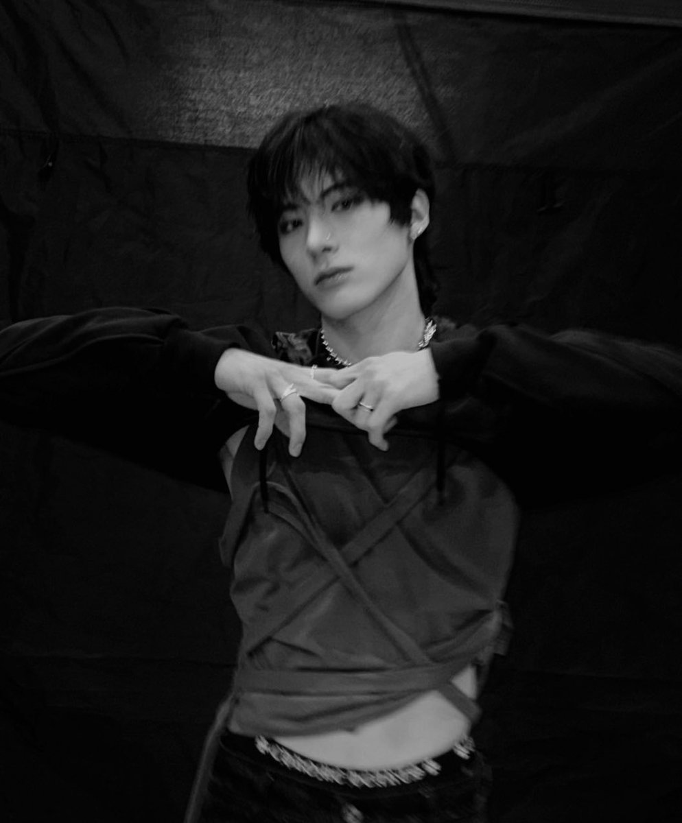 — i can’t see, it’s sexual reaction, you and me, it’s animal attraction ཐི⋆♱⋆ཋྀ