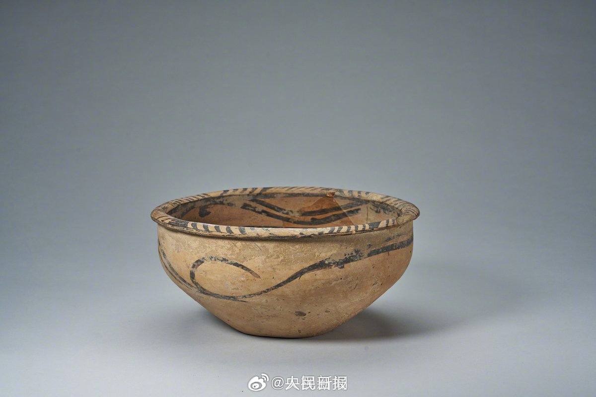 PDChinese's tweet photo. 【義大利返還一批中國文物藝術品】11月8日，國家文物局發布，義大利返還的56件中國文物藝術品回歸祖國。本次返還是在中意兩國政府，關於防止文物非法進出境雙邊協定框架下進行的成功合作。該批文物藝術品主要應為我國甘肅、青海、陝西等地區的出土文物。 https://t.co/QssBncrSrL