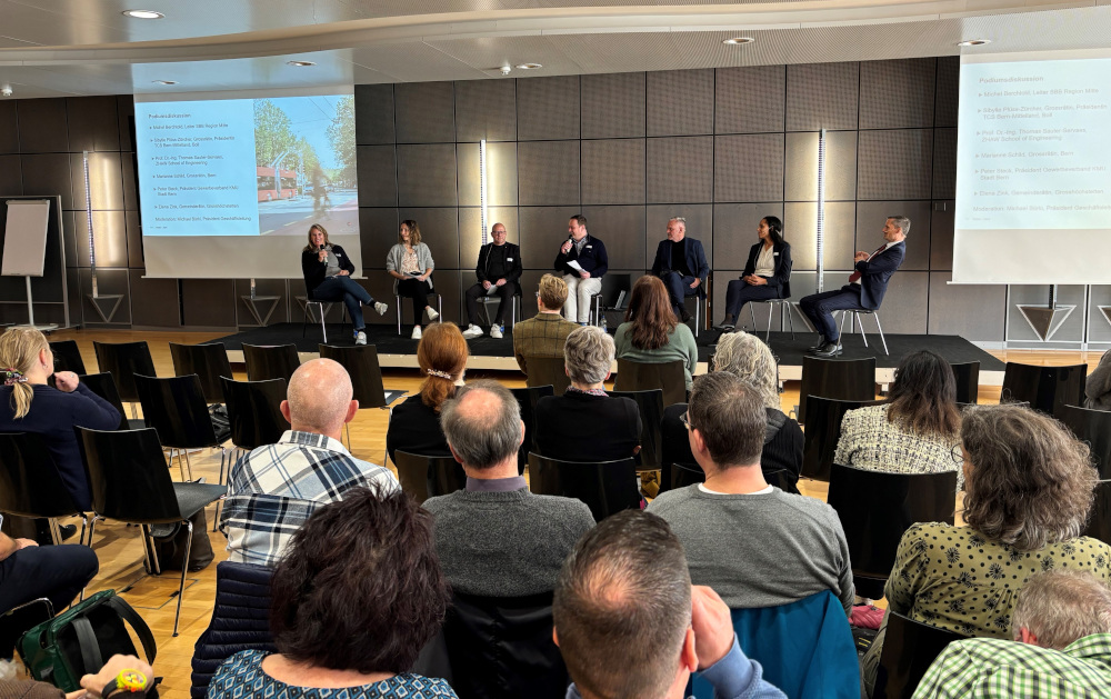 Die RKBM führte heute in Ittigen ihren 26. Regionstag durch. Rund 80 Personen besuchten den Anlass. Den Schwerpunkt des Vormittags bildete die Veranstaltung «Die regionale Mobilität der Zukunft». Die Gesamtpräsentation des Regionstags finden Sie hier: tinyurl.com/3vd985cu