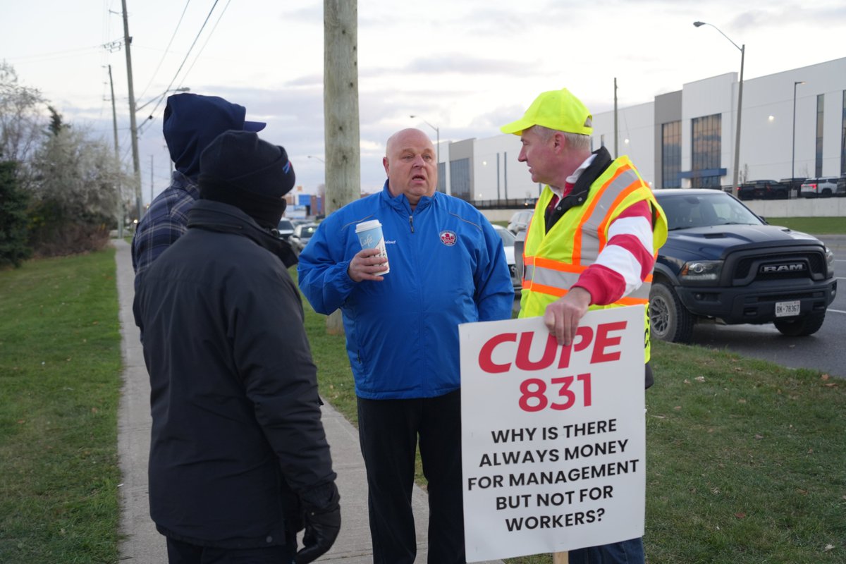 atu_canada's tweet photo. ATU Canada President John Di Nino joined Brampton municipal workers from CUPE  831 on the picket line today at the Sandalwood Garage.  Brampton Transit remains at a standstill as city staff have cancelled transit service.  ATU stands in solidarity with striking workers.  #cupe831 https://t.co/9behik8xfP