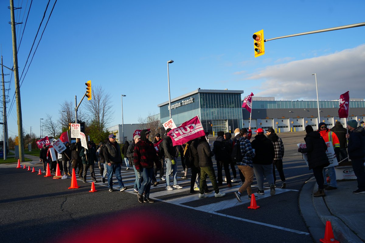 atu_canada's tweet photo. ATU Canada President John Di Nino joined Brampton municipal workers from CUPE  831 on the picket line today at the Sandalwood Garage.  Brampton Transit remains at a standstill as city staff have cancelled transit service.  ATU stands in solidarity with striking workers.  #cupe831 https://t.co/9behik8xfP