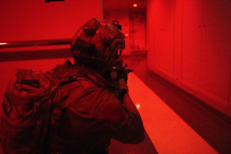 NATO_SOF's tweet image. 🌊⚓️Steady &amp;amp; focused 
A @USNavy SEAL from the West Coast joins forces with the @RoyalCanNavy aboard MV Asterix, demonstrating the strength of #NATO interoperability! Together, they hone their skills in Visit, Board, Search, &amp;amp; Seizure (VBSS) training, ensuring NATO Allies are…