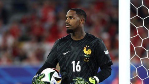 lucieninhooo's tweet photo. @_BeFootball On saute pour toi Mike https://t.co/nJ8Zv8LOmg