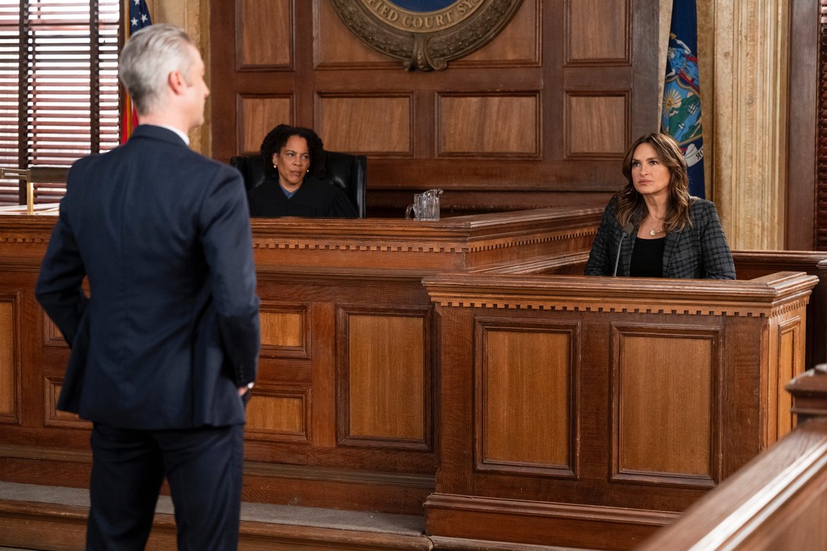 Esta noche llamamos al estrado a la mejor capitana para que nos revele todos sus trucos. 👩🏻‍⚖️⚖️

Presencia la confesión completa de Olivia Benson a las 22:00, en un nuevo episodio de #LeyYOrdenUVE.