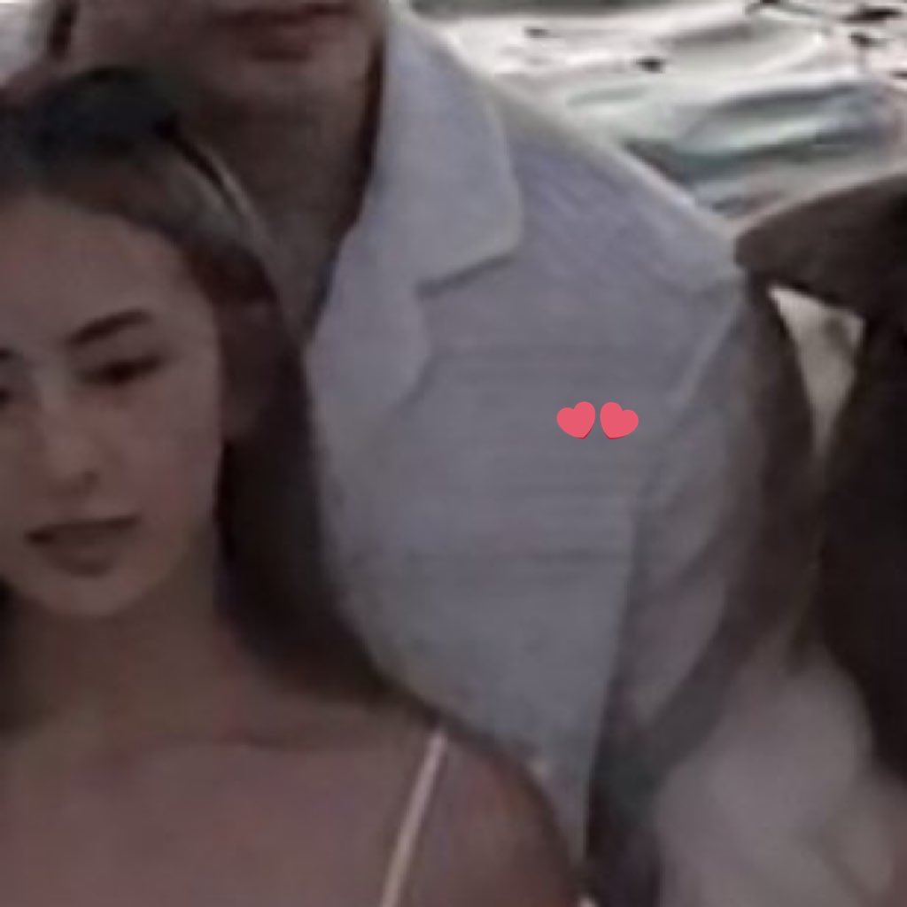 hyaselyse's tweet photo. “hinanap ni gab yung bag nya para lagyan ng pabango bago ibigay kay hya kasi nilalamig na ang bebe gurl” GRABEEEEEE HIMLAY 

#HyGab 
#HyacinthCallado | #GabLagman https://t.co/xRJYcR5vaG