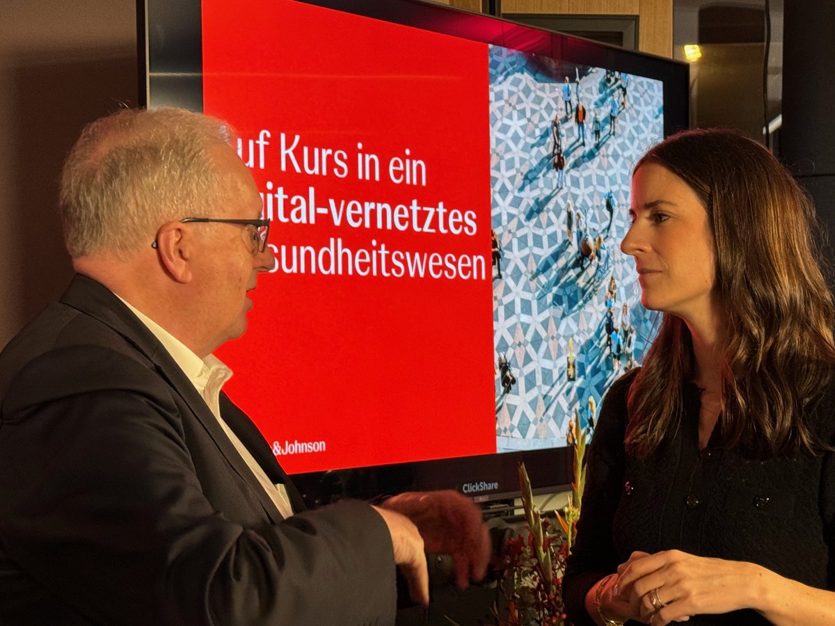TMF_eV's tweet photo. Danke Johnson &amp; Johnson für das tolle Event „Auf Kurs in ein digital-vernetztes  Gesundheitswesen“. Politik, Industrie &amp; Wissenschaft haben diskutiert, wie ein Gesundheitssystem aussehen kann, welches Daten intelligent nutzt. @Delia_Strunz @FHoppermann @max_fksr @CarstenOvens https://t.co/x2yEV1xIij