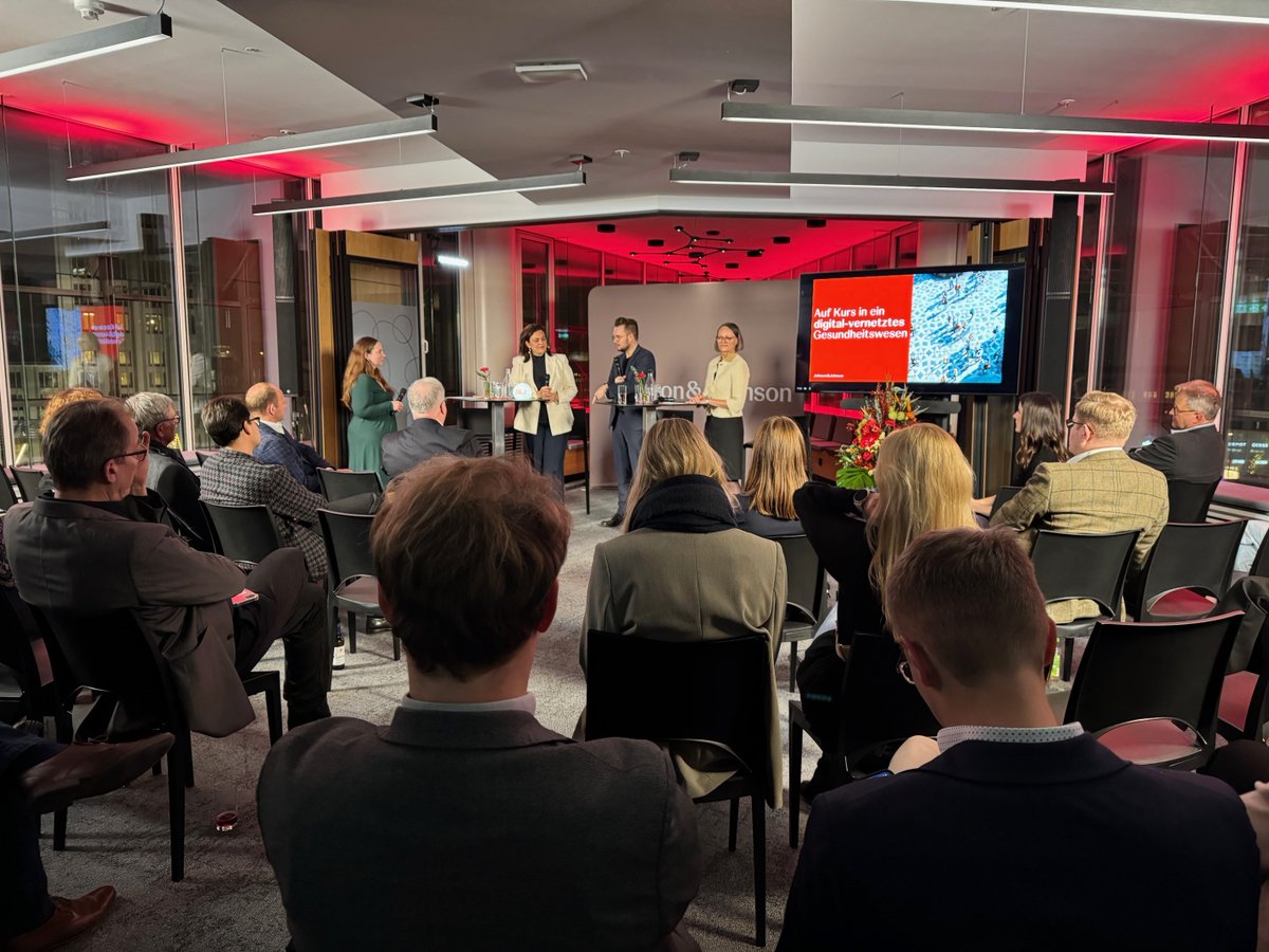 TMF_eV's tweet photo. Danke Johnson &amp; Johnson für das tolle Event „Auf Kurs in ein digital-vernetztes  Gesundheitswesen“. Politik, Industrie &amp; Wissenschaft haben diskutiert, wie ein Gesundheitssystem aussehen kann, welches Daten intelligent nutzt. @Delia_Strunz @FHoppermann @max_fksr @CarstenOvens https://t.co/x2yEV1xIij