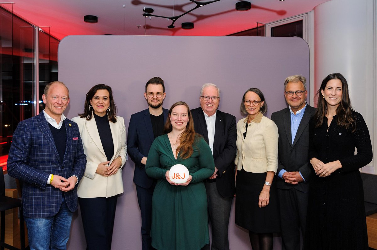 TMF_eV's tweet photo. Danke Johnson &amp; Johnson für das tolle Event „Auf Kurs in ein digital-vernetztes  Gesundheitswesen“. Politik, Industrie &amp; Wissenschaft haben diskutiert, wie ein Gesundheitssystem aussehen kann, welches Daten intelligent nutzt. @Delia_Strunz @FHoppermann @max_fksr @CarstenOvens https://t.co/x2yEV1xIij