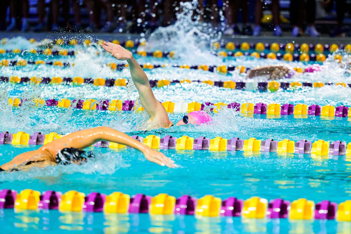 Women's 200-yard Freestyle | Reagan Osborne rocks the clock, touching first in 1:46.18! 

2. Megan Barnes - 1:47.04
4. Anastasia Bako - 1:48.49