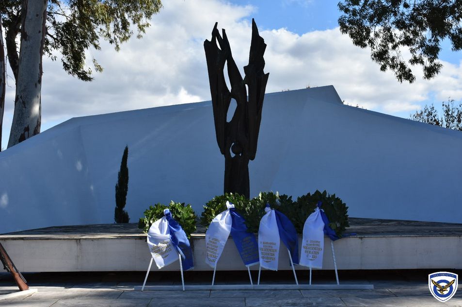 pasoipa's tweet photo. 8-11-24, πραγματοποιήθηκε παρουσία του Α/ΓΕΑ, επιμνημόσυνη δέηση &amp; κατάθεση στεφάνων στο Μνημείο Πεσόντων Αεροπόρων, στην Α/Β Δεκέλειας, στο Τατόι.
Στην τελετή παραβρέθηκαν οικογένειες πεσόντων αεροπόρων, Ανώτατοι Αξιωματικοί, αντιπροσωπείες Αξιωματικών και Υπαξιωματικών της #ΠΑ https://t.co/RLy6F90sM1