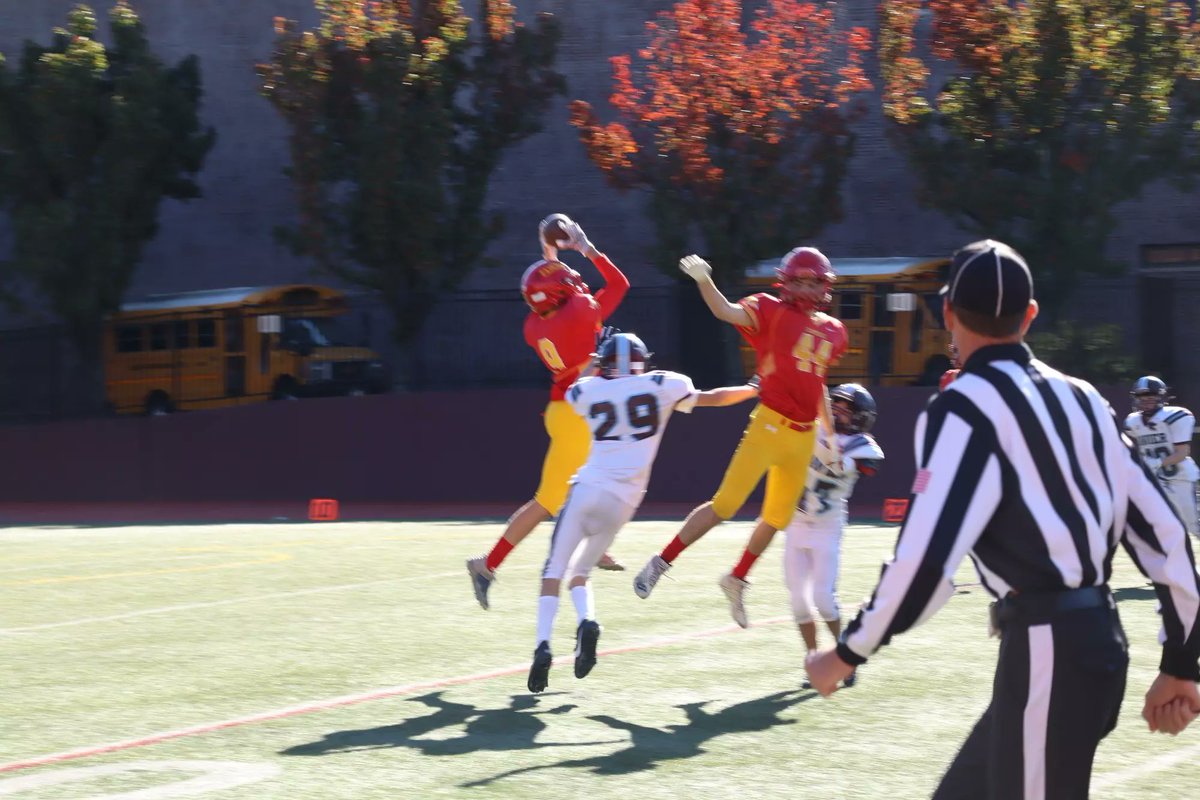 CoachKCarroll's tweet image. If you’re in the 8th grade and deciding which Catholic High School to attend, the only answer is @Chaminade_HS. Their education is second to none, and their athletics are top-tier. Come visit their beautiful facilities. #GoFlyers #longisland #hsfootball