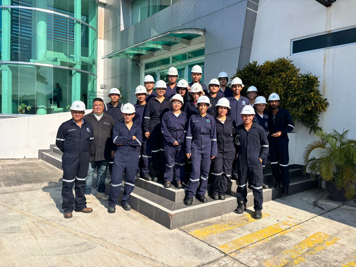 UTTAB's tweet photo. Nuestros estudiantes de TSU en Mantenimiento área Petróleo, realizaron una visita a la empresa STRATASCAN MÉXICO 🛢️donde tuvieron la oportunidad de conocer a fondo los componentes de los sistemas del equipo de perforación, así como los procesos que la empresa desarrolla. https://t.co/9cADRawhuQ