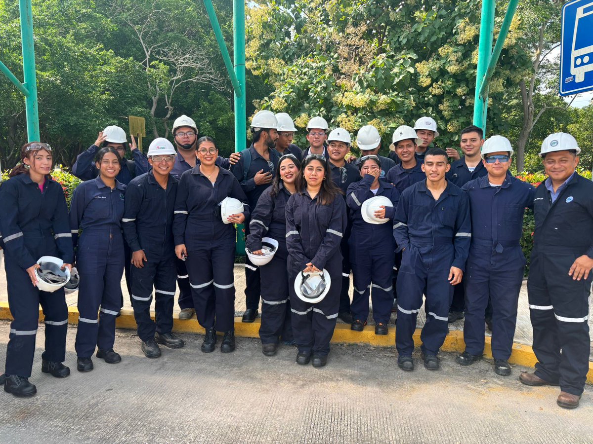 UTTAB's tweet photo. Nuestros estudiantes de TSU en Mantenimiento área Petróleo, realizaron una visita a la empresa STRATASCAN MÉXICO 🛢️donde tuvieron la oportunidad de conocer a fondo los componentes de los sistemas del equipo de perforación, así como los procesos que la empresa desarrolla. https://t.co/9cADRawhuQ