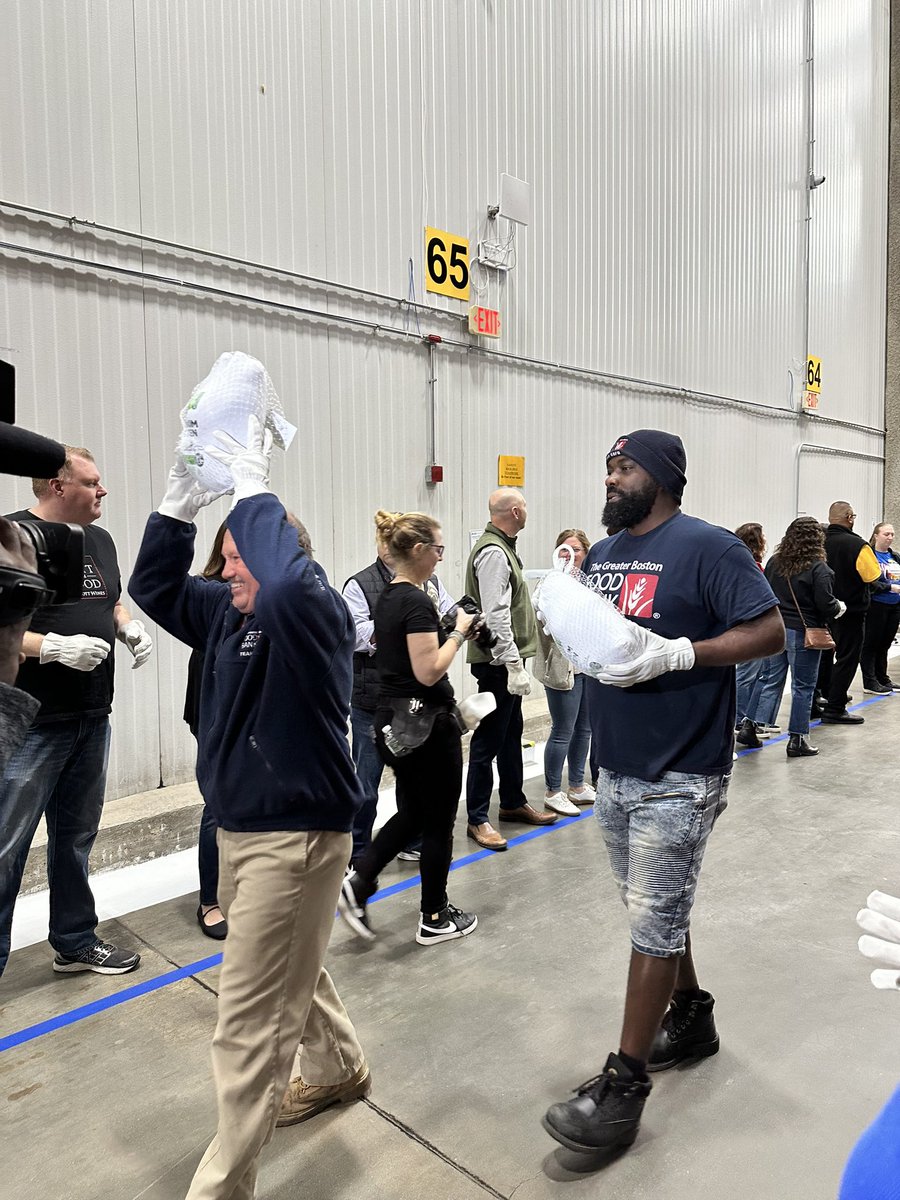 SCDAONews's tweet photo. SCDAO staff joined volunteers at the Greater Boston Food Bank’s (GBFB) 19th Annual #ChainofGiving event to unload and pass 1,200 turkeys from truck to freezer. Thank you @Gr8BosFoodBank 
for helping families end hunger not only during the holiday season, but year-round. Congratulations to this year’s Nally Award winners - @girlscouts 
Troop 64049, who donated the proceeds from their cookie sales to the GBFB! 

#EndHungerHere