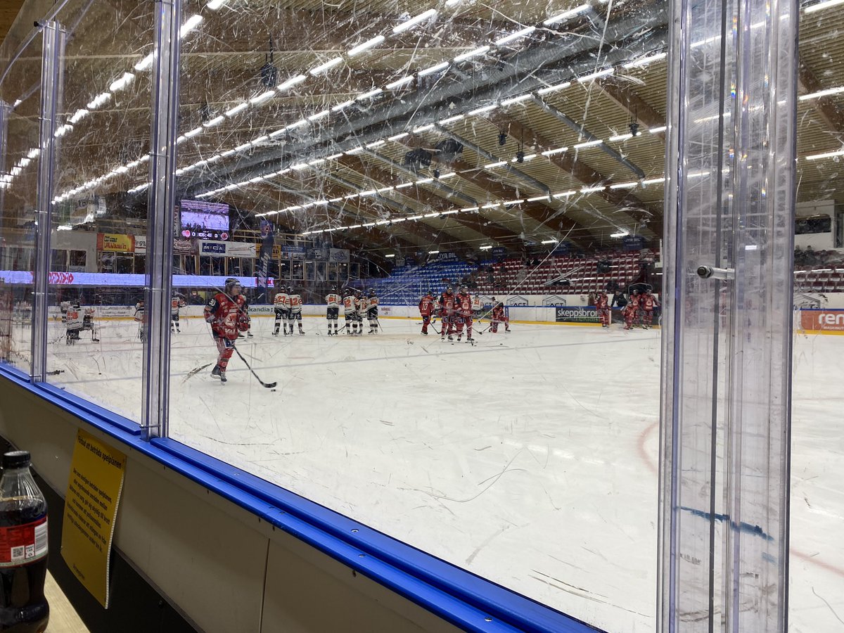 Susdahl's tweet photo. På plats, hoppas det blir åka av o vi får 3 poäng med hem till Karlskrona! https://t.co/KQcU1ZzA9P