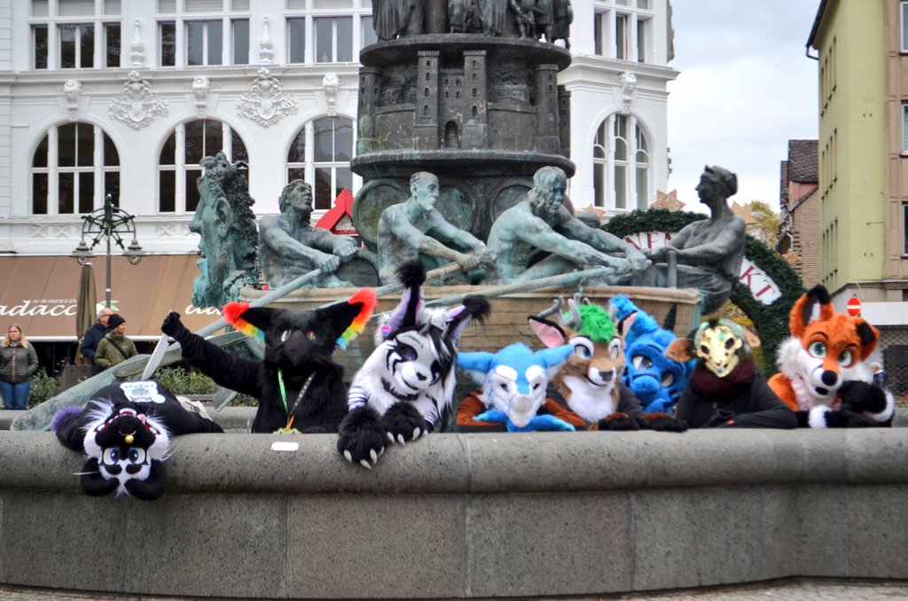Mew1_'s tweet photo. Who gave the bird a knife? 👀
Happy #FursuitFriday and I wish you a great weekend!

Suiter:
@Mew1_
akuma
icerus
psycopath
Steffospieler
delupa
@Fursurfer1

🐦‍⬛✂️by bakapawcreation

📸 by yukio

 🔪 plush knife prop by @pixi_owo

#fursuitwalk #furmeet #furryfandom #furry #furrys https://t.co/ihGi3CYjb1