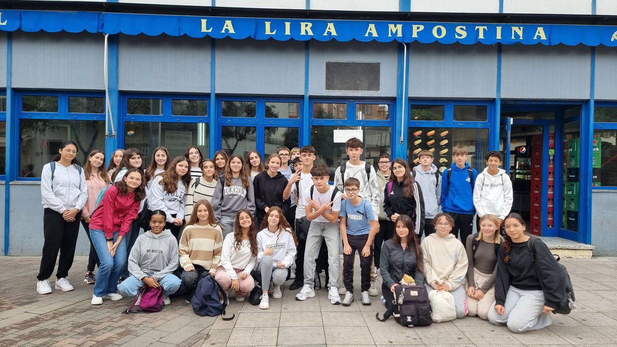 L'alumnat de 3r d'ESO ha pogut gaudir de l'obra "Mentida", de Care Santos, a Amposta. Els alumnes han llegit aquesta novel·la, premi Edebé 2015, i avui han tingut l'oportunitat de veure-la representada i poder establir un col·loqui final amb els actors i les actrius.