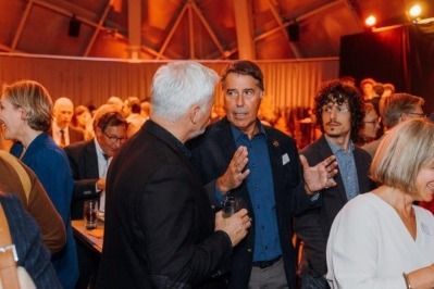 Proficiat Dirk! 🎉 
Dirk Verleyen nam nog maar net afscheid van zijn Vlaams voorzitterschap bij AXXON, en nu  werd hij als tweede ondervoorzitter verkozen binnen het Netwerk Zelfstandige Zorgverstrekkers van de Federatie Vrije Beroepen. 👉 buff.ly/3YTURye