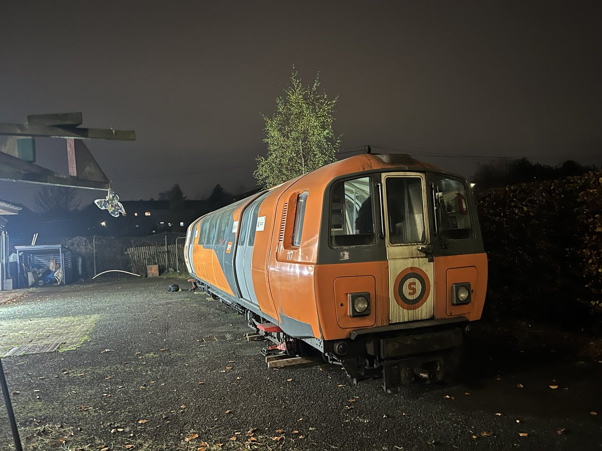 BenDC_'s tweet photo. Delighted to say that today my team successfully delivered two Subway carriages. Beatroute Arts Centre received car 117 and The Ivy at the Park received car 124. https://t.co/KIb3ZTV2zW