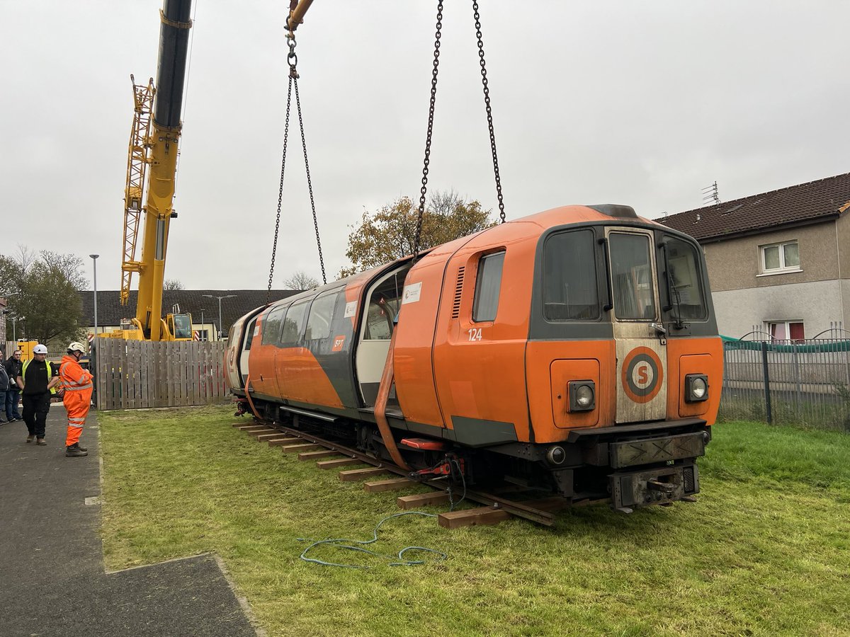 Delighted to say that today my team successfully delivered two Subway carriages. Beatroute Arts Centre received car 117 and The Ivy at the Park received car 124.
