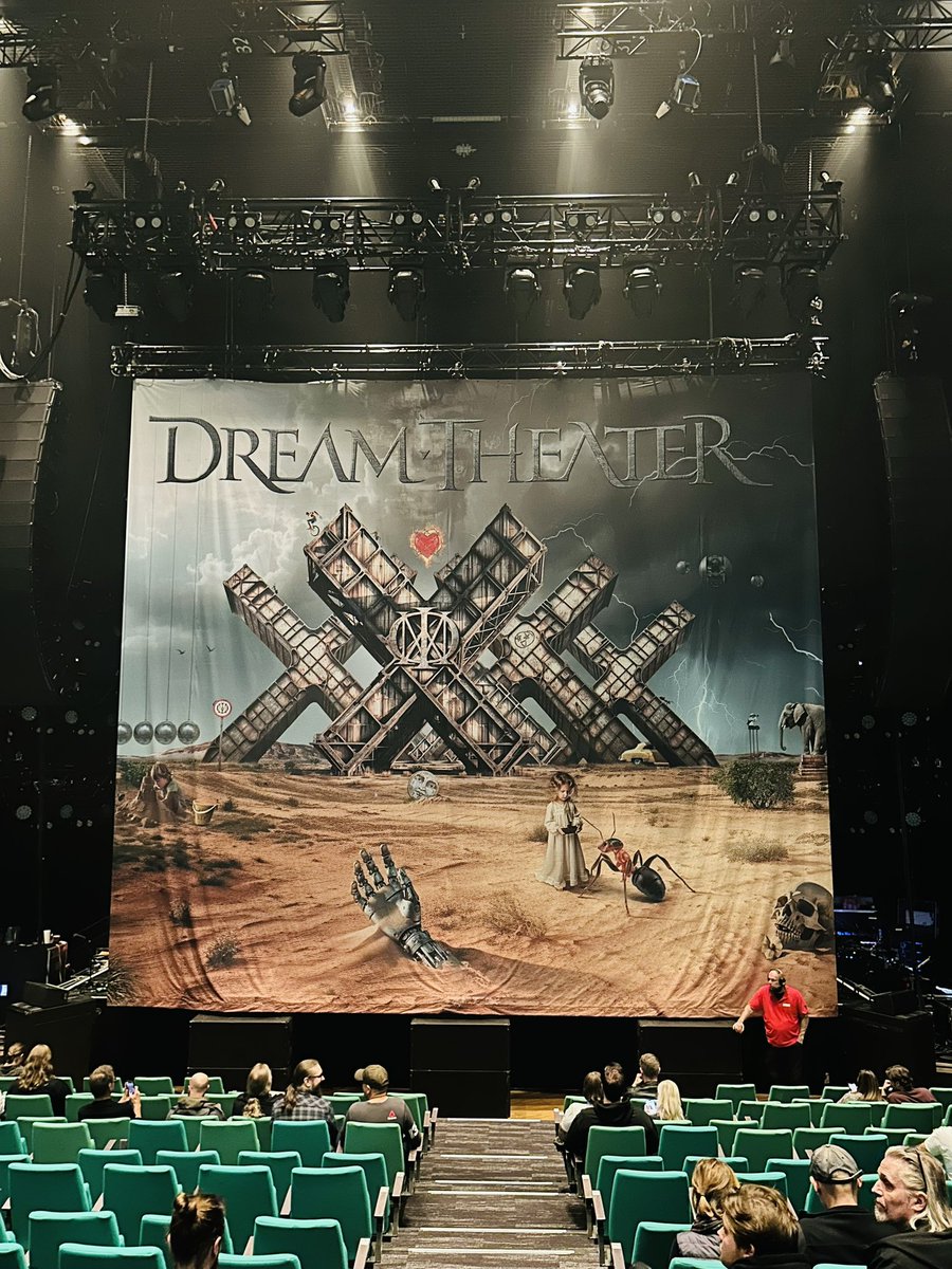 Welcome tonight!
To our Dream Theatre. 🎭

On stage: Dream Theater
<a href="/dreamtheaternet/">Dream Theater</a>