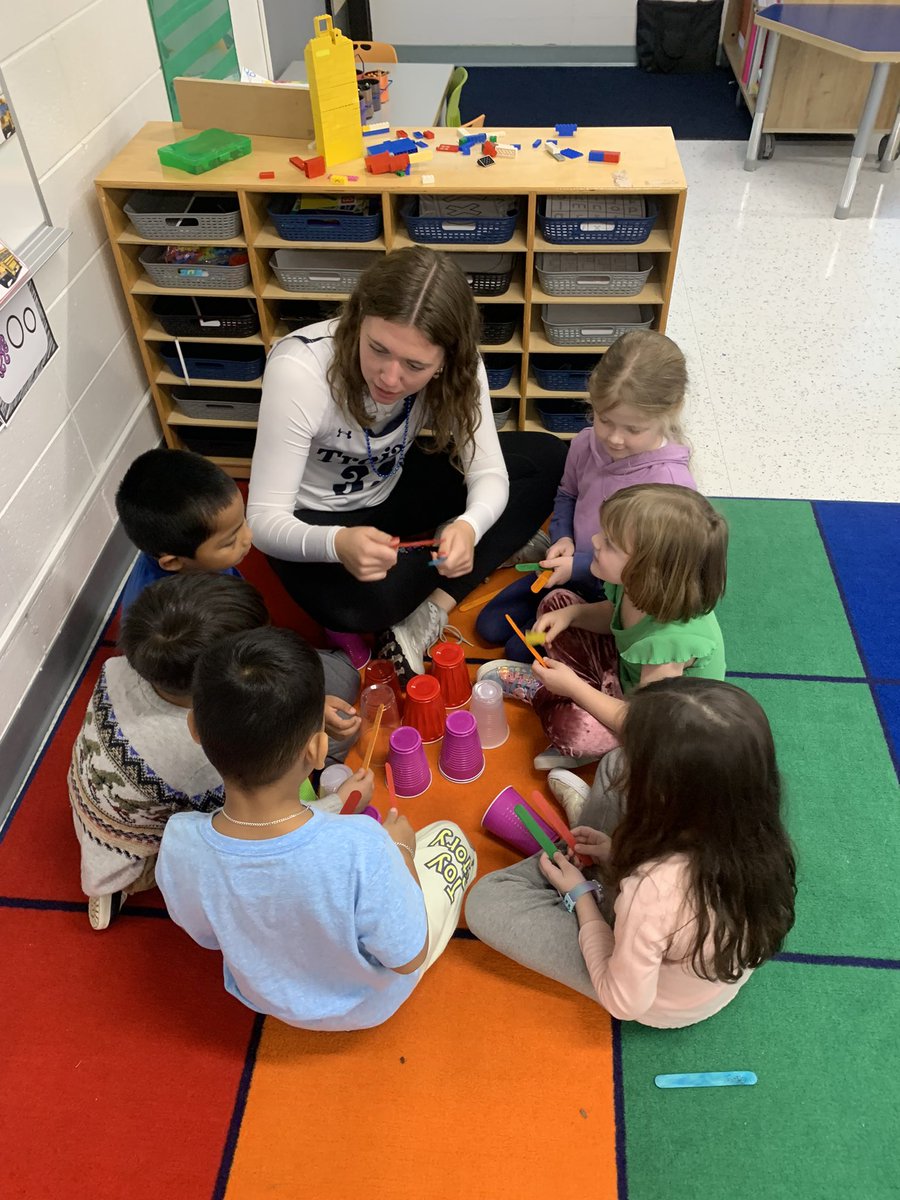 HKellyCG's tweet image. Stop 3 on our Bus of Fun adventure: Algonquin Road School Fox River Grove🚌 These Trojans are thankful! 🍂 @RySlatts