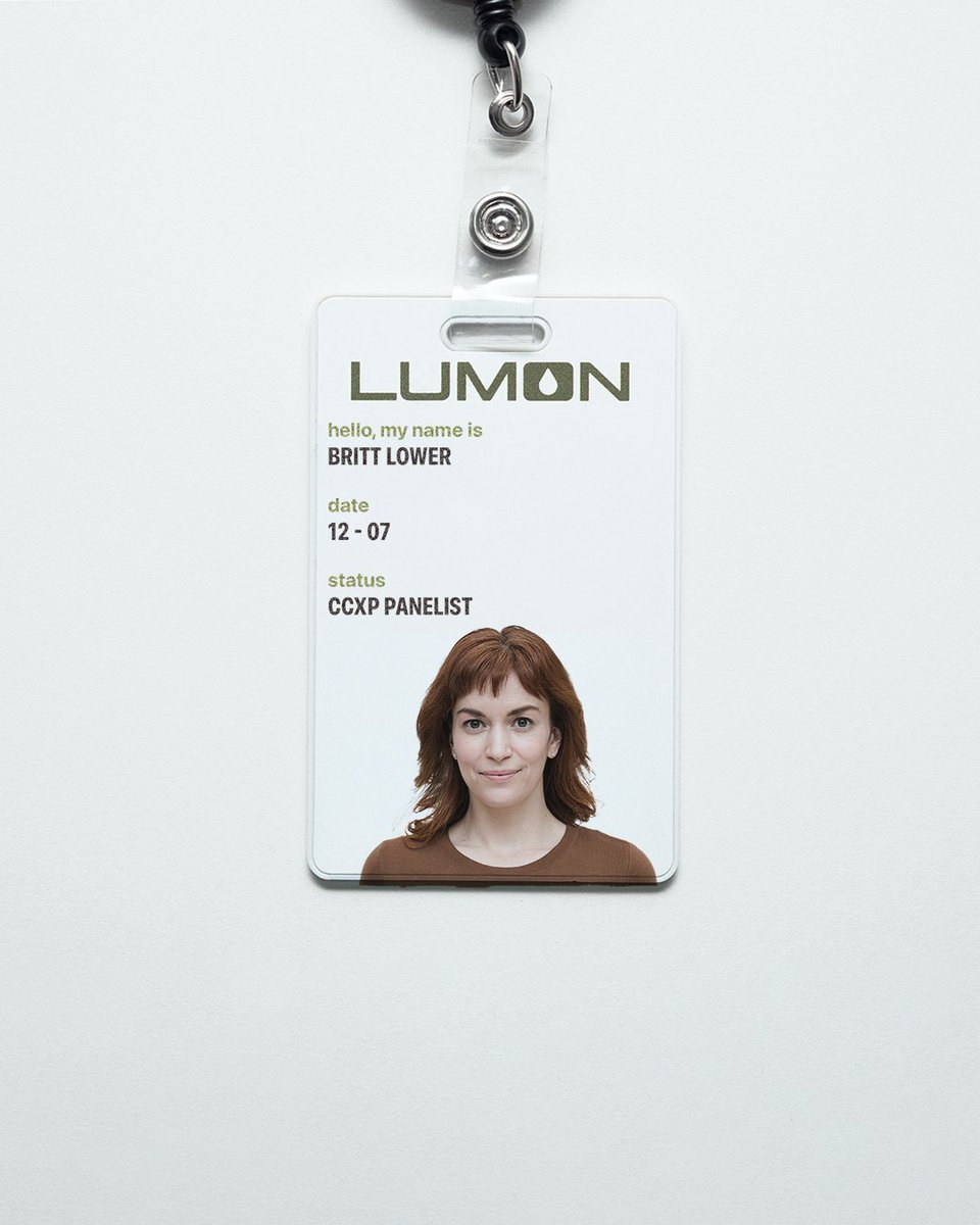 Notícias radiantes! On December 7, Adam Scott, Britt Lower