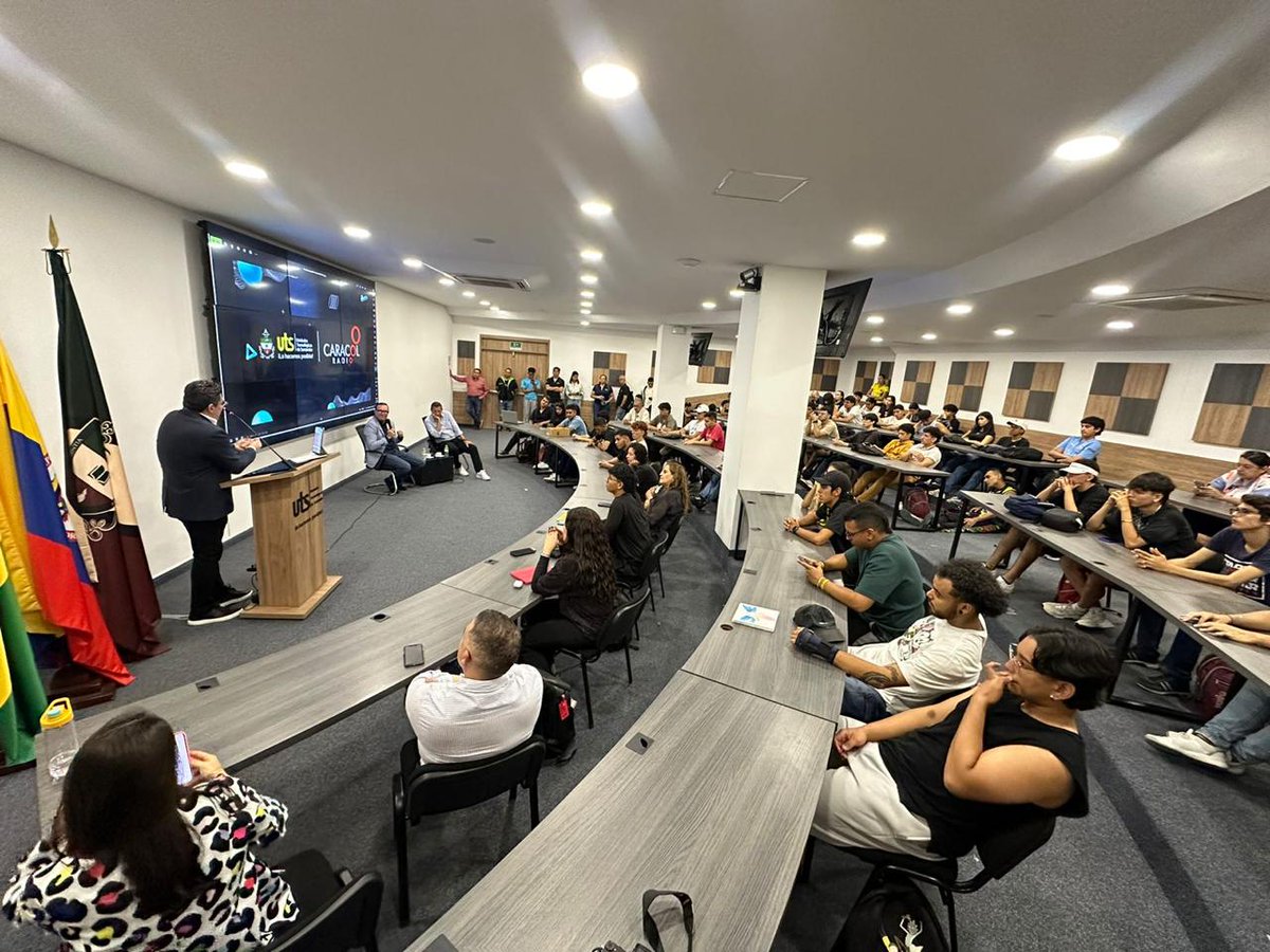 Unidades_UTS's tweet photo. Hoy en #UTSmart nos acompaña Gabriel de las Casas (@gabodelascasas) para profundizar en un tema fundamental: la marca personal y cómo aplicarla para destacar en un mercado competitivo. ¡No te pierdas esta oportunidad de aprender de un experto apartir de su experiencia!

#uts https://t.co/VRoSyQpc8m