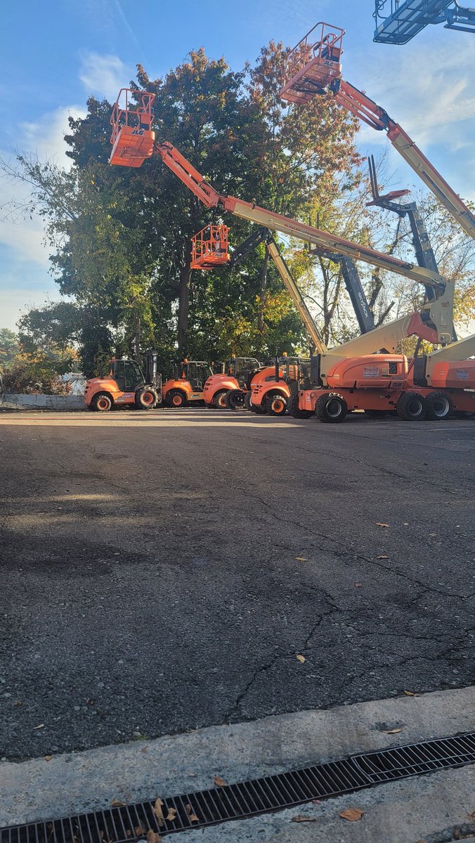 BlakleyTree's tweet image. Another day renting equipment