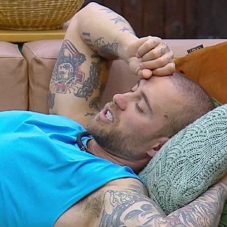 centralreality's tweet photo. Sacha sobre Gizelly: "Ficou a Maria Lúcifer agora."

Yuri: "Agora é a Maria Lúcifer. Seguindo os mesmos caminhos."

Sacha: "Passou a coroa."

Yuri: "Como é que pode, mano? É muita doidera." #AFazenda https://t.co/EhJNlrvpcr