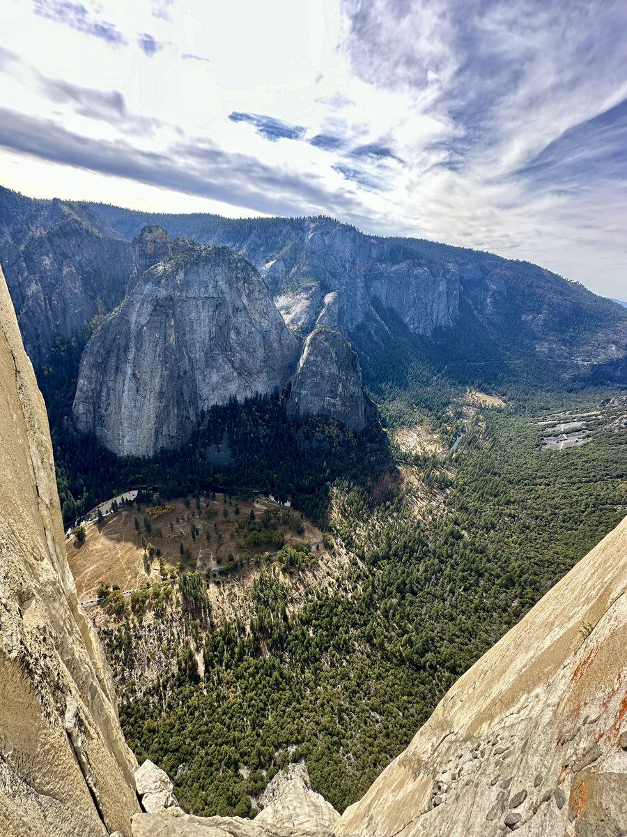 I’m back in the Valley!! Couldn’t be happier to take a lap up the Nose as my first day back - Nick Ehman lead the whole wall and I got to cruise behind and enjoy the climbing. So fun!!