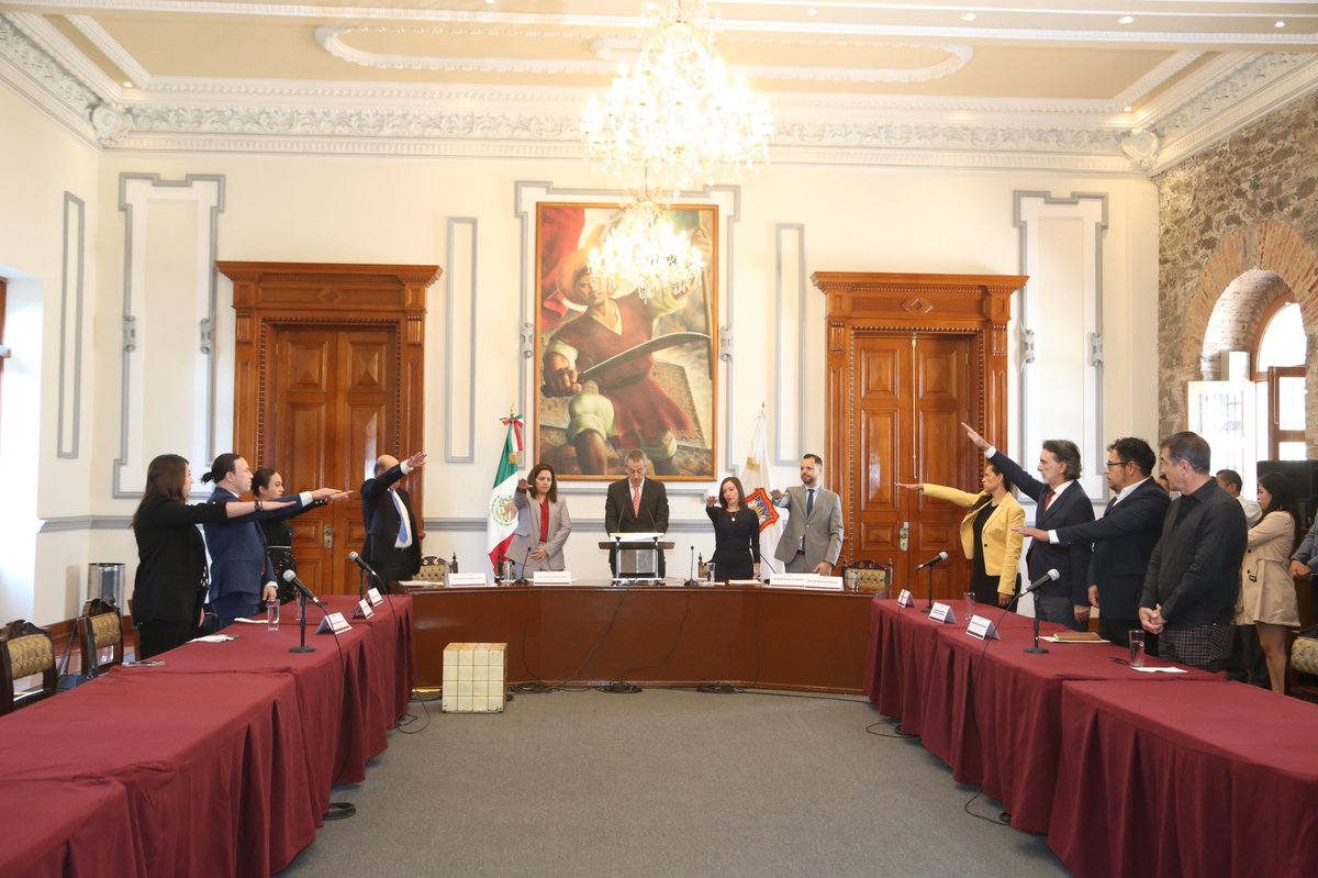 pepechedrauimx's tweet photo. 🏛️⛲️ Hoy tomé protesta a las y los integrantes del Comité Técnico del Centro Histórico y Patrimonio Cultural de nuestra Ciudad.

Sé que realizarán un gran equipo en esta importante labor para el rescate, protección y preservación del corazón de #LaCapitalImparable.

¡Les deseo el mejor de los éxitos!
🔖 @KarinaRomSainz @Aimee_GP @Rodrigo_DuranH @DavidAysa @AnelNochebuena #RamónLozano #GustavoRosales