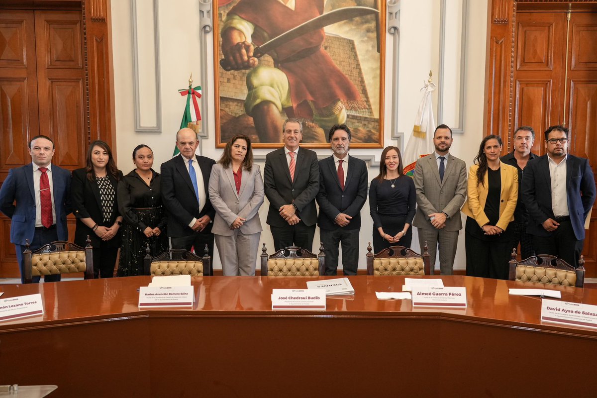 pepechedrauimx's tweet photo. 🏛️⛲️ Hoy tomé protesta a las y los integrantes del Comité Técnico del Centro Histórico y Patrimonio Cultural de nuestra Ciudad.

Sé que realizarán un gran equipo en esta importante labor para el rescate, protección y preservación del corazón de #LaCapitalImparable.

¡Les deseo el mejor de los éxitos!
🔖 @KarinaRomSainz @Aimee_GP @Rodrigo_DuranH @DavidAysa @AnelNochebuena #RamónLozano #GustavoRosales