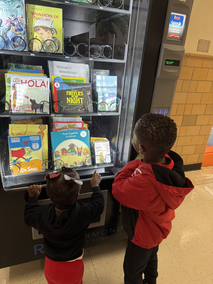TishaErby's tweet photo. Ain’t nun like a great book! #PreSchoolIsRealSchool 💙🧡📚🧡💙 #RichLit @PreschoolRps @RPS_Schools @JasonKamras  #SummerHillPreSchool @rps_libraries https://t.co/Yg1DU70ft7
