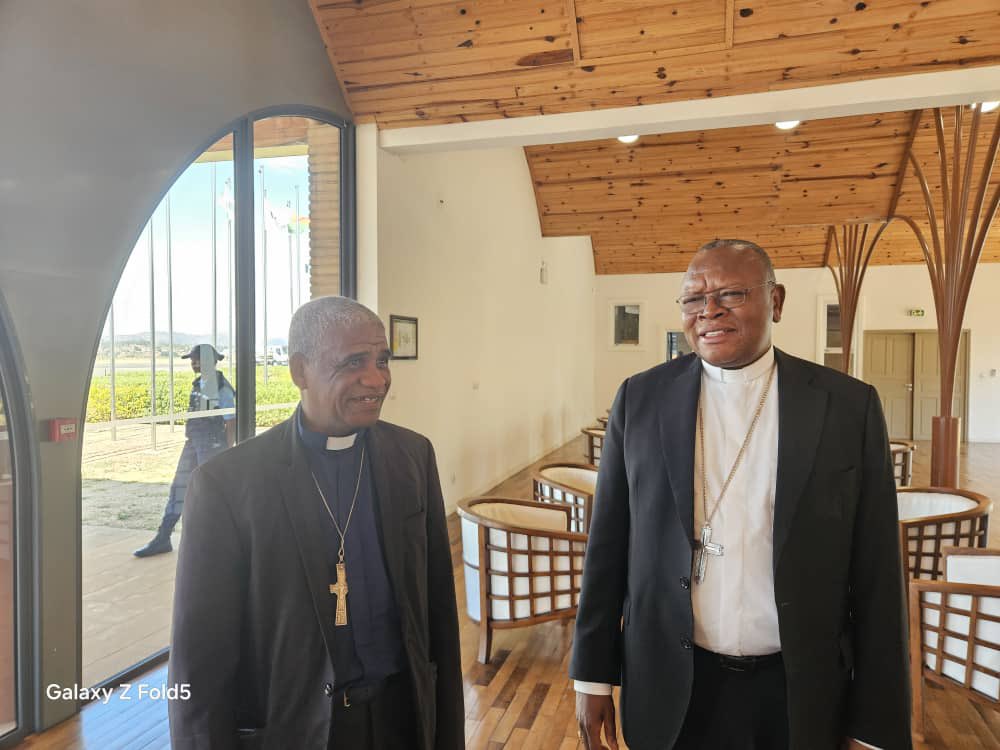 TataCardinal's tweet photo. #Rencontre
#Pastorale à Madagascar#/08.11.2024 

Chers frères et sœurs !

C’est depuis cet après-midi que je Séjourne à Antananarivo pour une rencontre pastorale avec la conférence Épiscopale Malgache. 

Je confie ces moments d’échanges à vos ferventes prières. https://t.co/SWHOkLAKeD