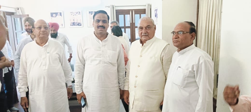 krishaninc's tweet photo. चौधरी भुपेंद्र सिंह हुड्डा जी ही होंगे हरियाणा विधानसभा में प्रतिपक्ष नेता विधानसभा में करेंगे जनता की आवाज़ को बुलंद और  विधानसभा से बाहर जनता की आवाज़ दीपेन्द्र सिंह हुड्डा जी करेंगे बुलंद साथीऔ से मुख़ातिब कृष्ण शर्मा बसताड़ा ने कहा https://t.co/LNFeO6V477