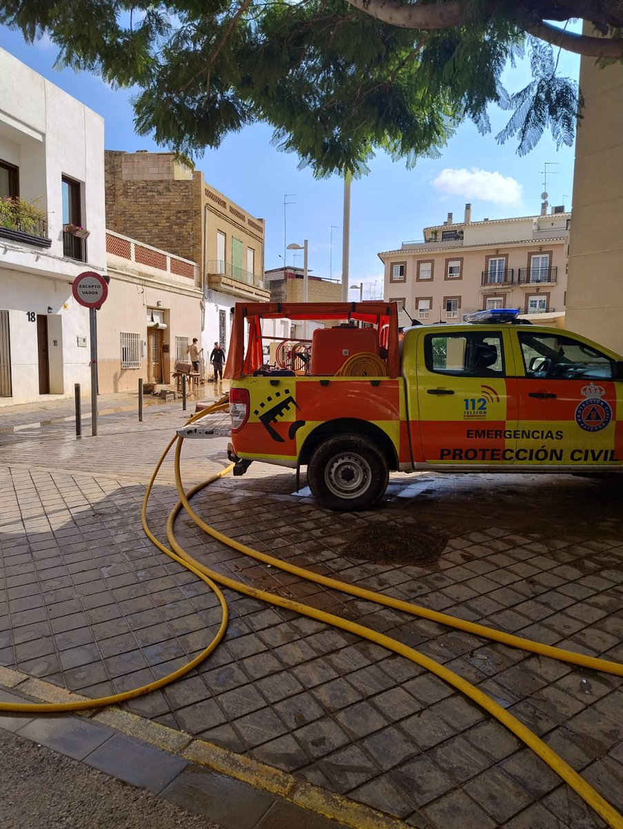 SagredoMarco's tweet photo. Paterna con Alaquas ❤️🩹
Nuestra Protección Civil continúa con labores de achique de agua en las zonas afectadas 💪🏼
#OrgullPaterner 💙❤️💛 https://t.co/0BNC6ZHBw3